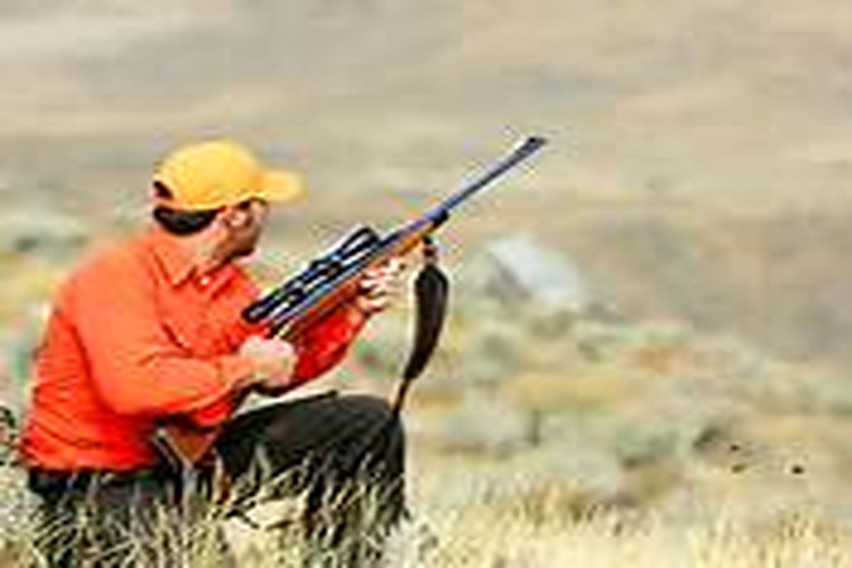 شلیک شکارچیان به یک محیط بان