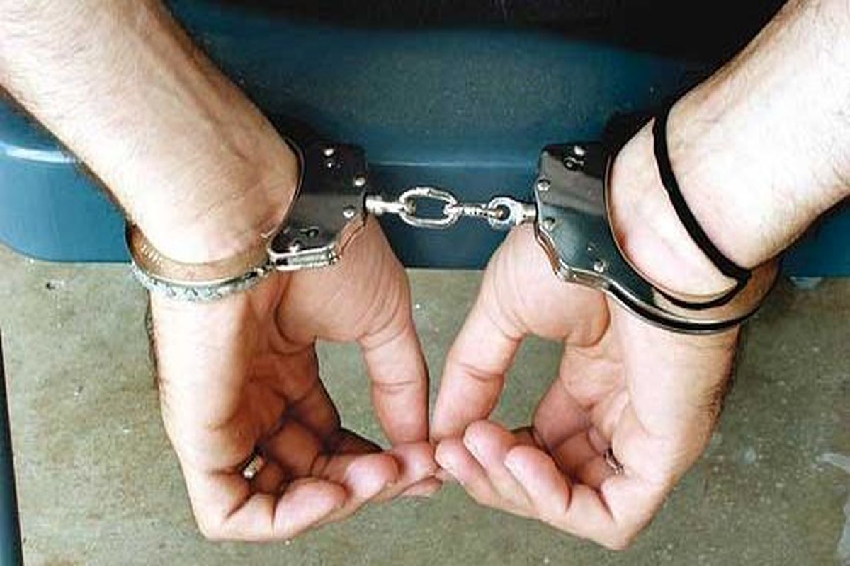 سارق وسایل داخل خودرو با ۲۷ فقره سرقت در کرج دستگیر شد