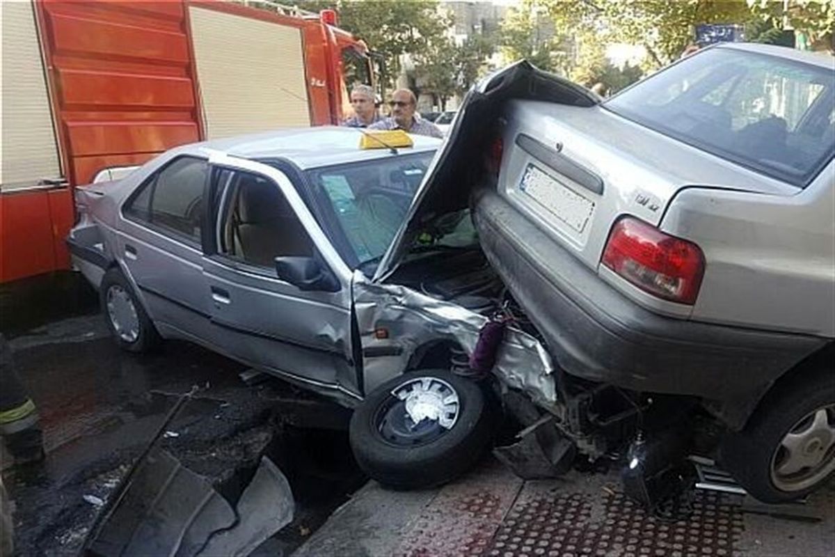 تصادف زنجیره‌ای پنج خودرو در تهرانپارس