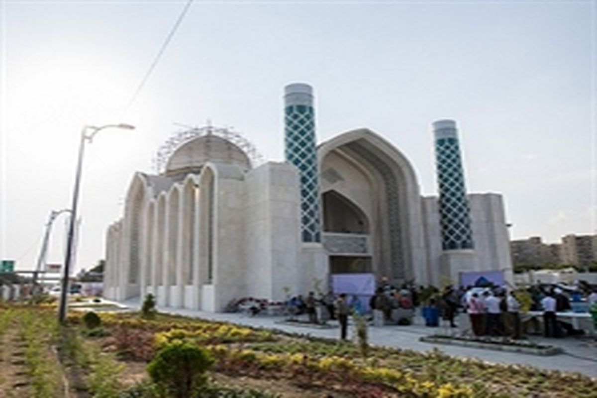 مسجد ۷۲ تن واقع در ضلع غربی میدان آزادی افتتاح شد
