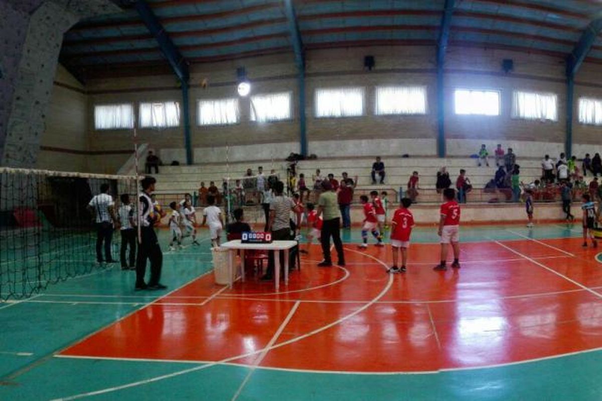 برگزاری مسابقات والیبال رده های پایه در کاشان به مناسبت دهه کرامت