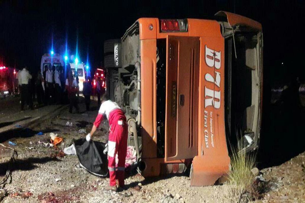 تلفات تصادف اتوبوس دانش آموزان به ۱۶ نفر می رسد