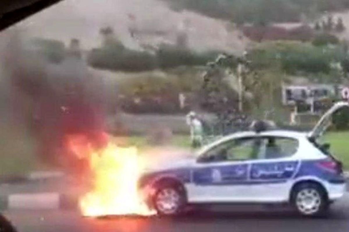 آتش‌گرفتن خودروی پلیس در بزرگراه حکیم