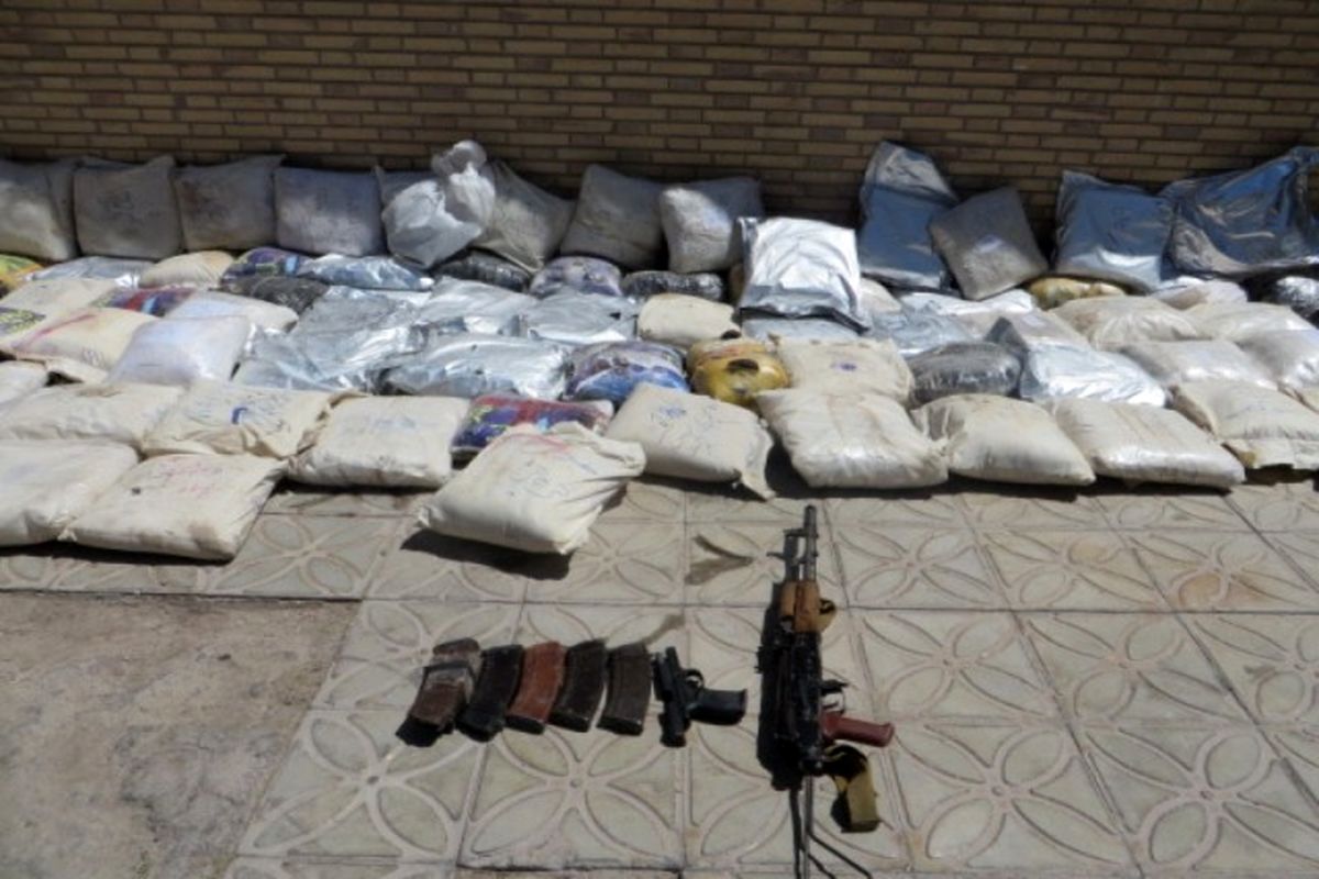 کشف محموله سنگین مواد در کرمان/۳ نفر از قاچاقچیان کشته و زخمی شدند