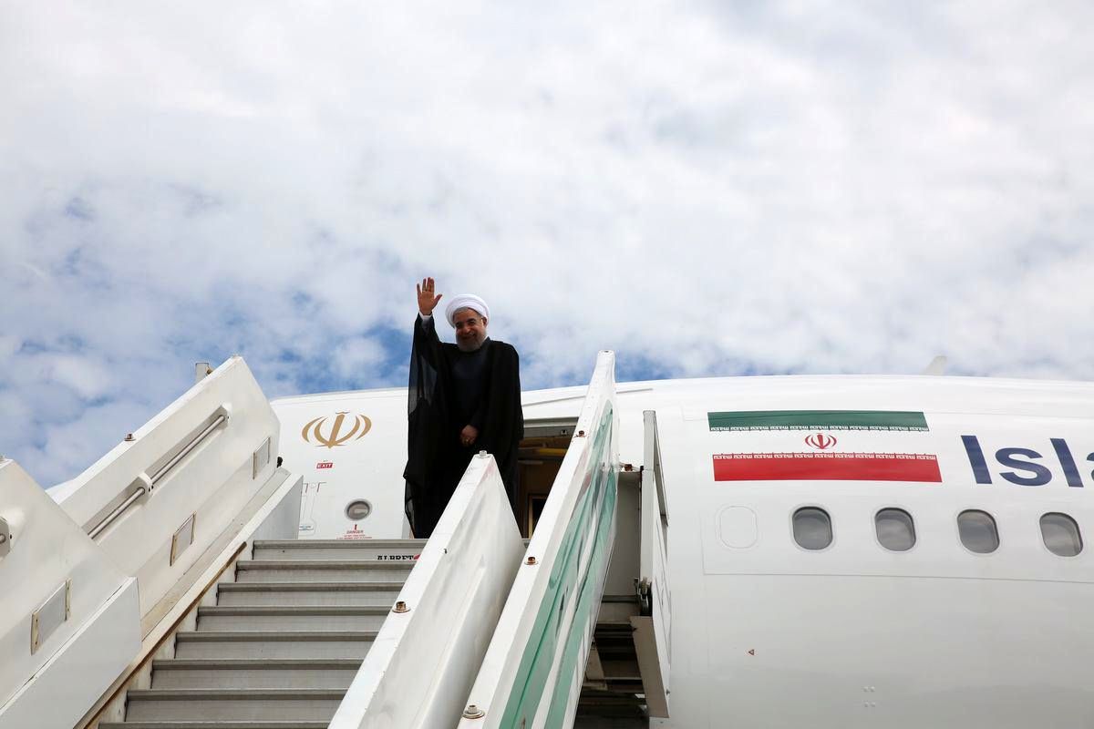 روحانی آستانه را به مقصد تهران ترک کرد