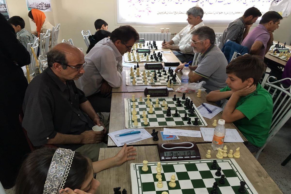۱۱۹شطرنج باز در قزوین باهم رخ به رخ شدند