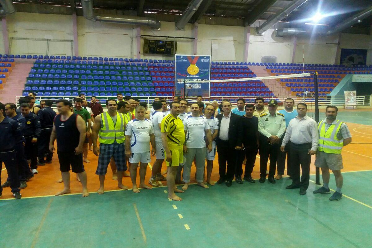 برتری تیم استانداری لرستان در مسابقات طناب کشی کارکنان دولت