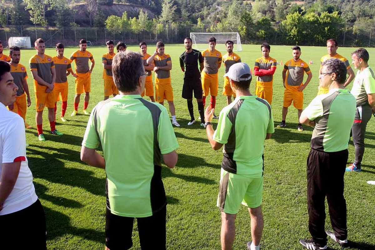 تشکیل جلسه کادر فنی پرسپولیس برای اتخاذ تدابیر ویزه مقابل سپاهان