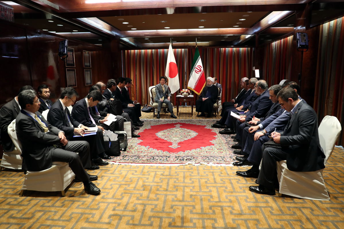 روحانی: حمایت قاطع ژاپن از برجام در تحکیم صلح و ثبات منطقه موثر است/ شینزو آبه: ایران محور خاورمیانه است/ خواستار پایبندی همه طرف ها به برجام هستیم