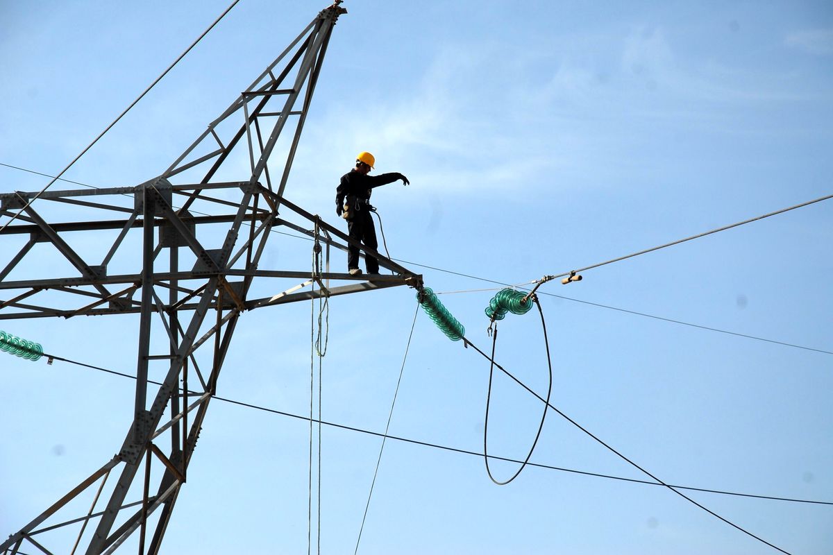 بهره برداری از ۱۴ پروژه بزرگ برق رسانی در هفته دولت در کلانشهر ‌اهواز