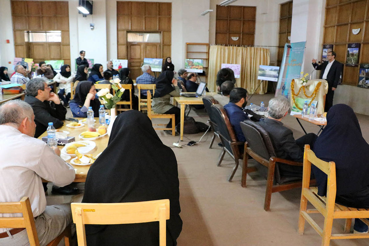 همایش "روایت مهر با والدین" برگزار شد