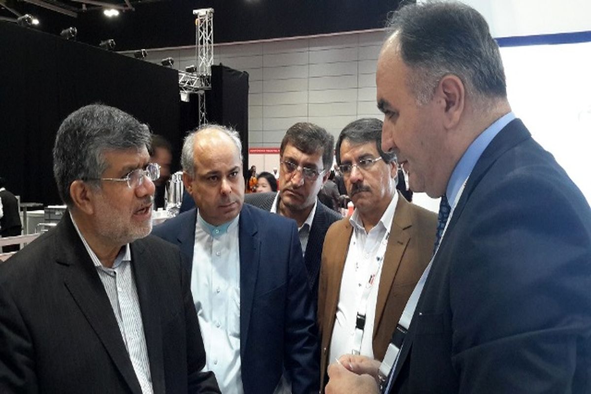 بازدید رییس سازمان توسعه تجارت از پاویون ایران در نمایشگاه پزشکی عمان
