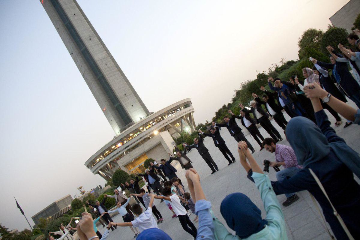 روز جهانى صلح و حلقه دوستى در برج میلاد تهران