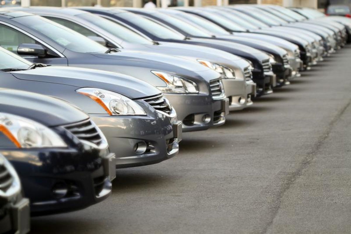 ثبات قیمت خودروهای داخلی در بازار