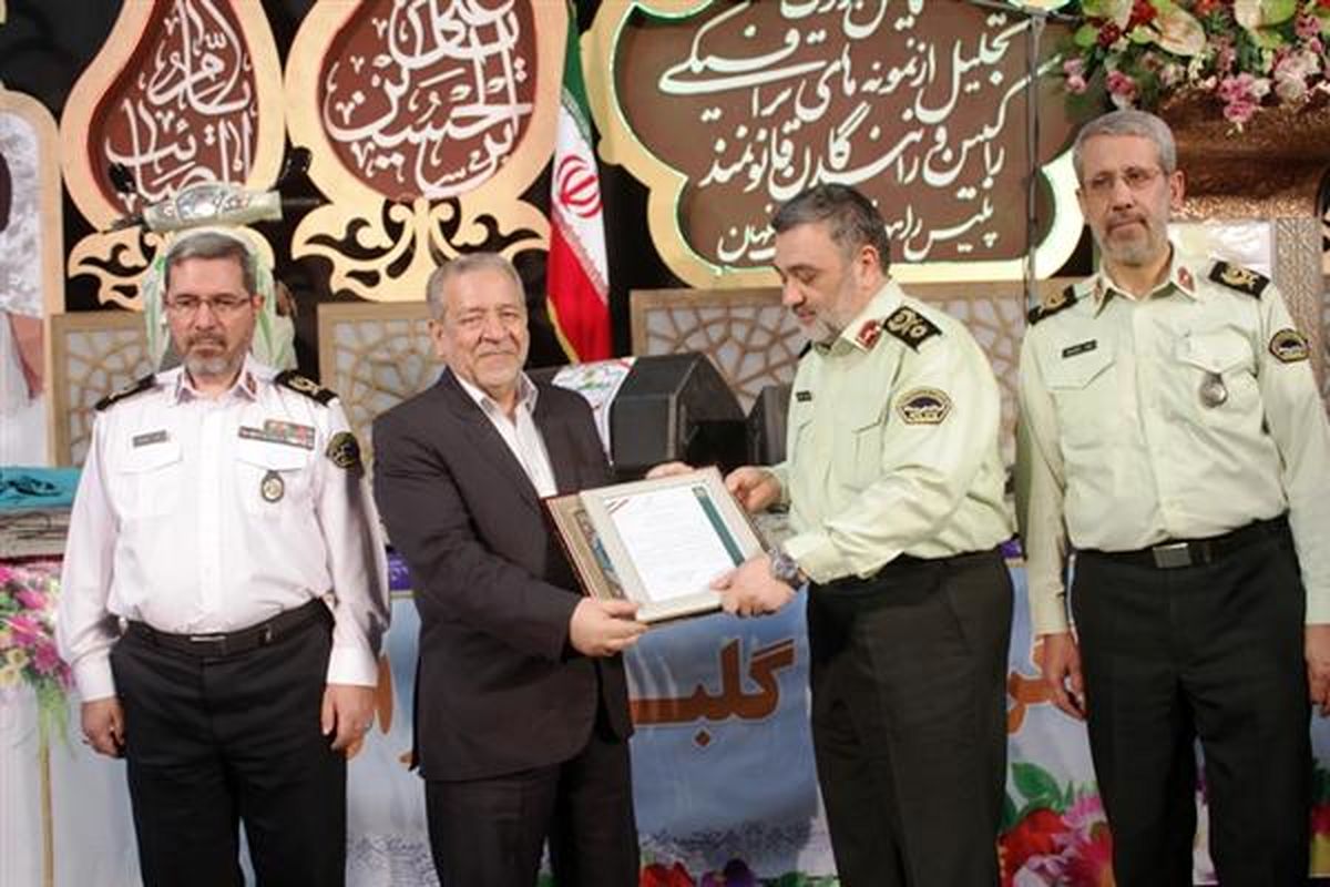 تقدیر فرمانده ی نیروی انتظامی جمهوری اسلامی ایران از استاندار اصفهان
