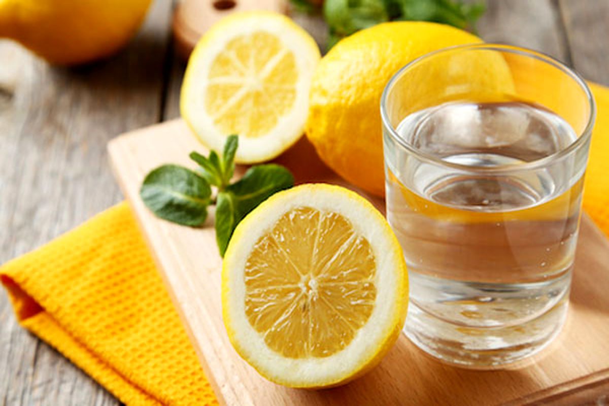 ۱۰ اتفاق فوق العاده ای که با خوردن لیمو در بدنتان می افتد!