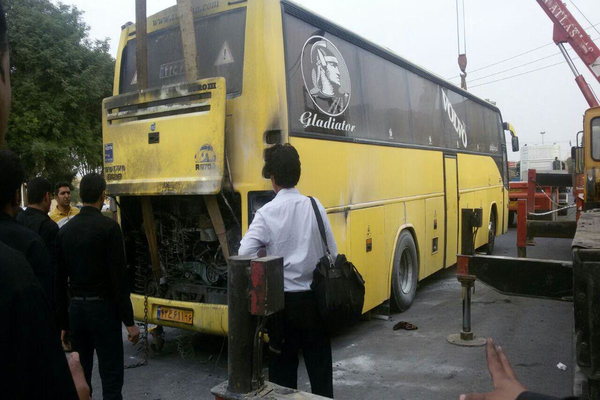 اتوبوس حامل زائران کربلا در اندیمشک آتش گرفت