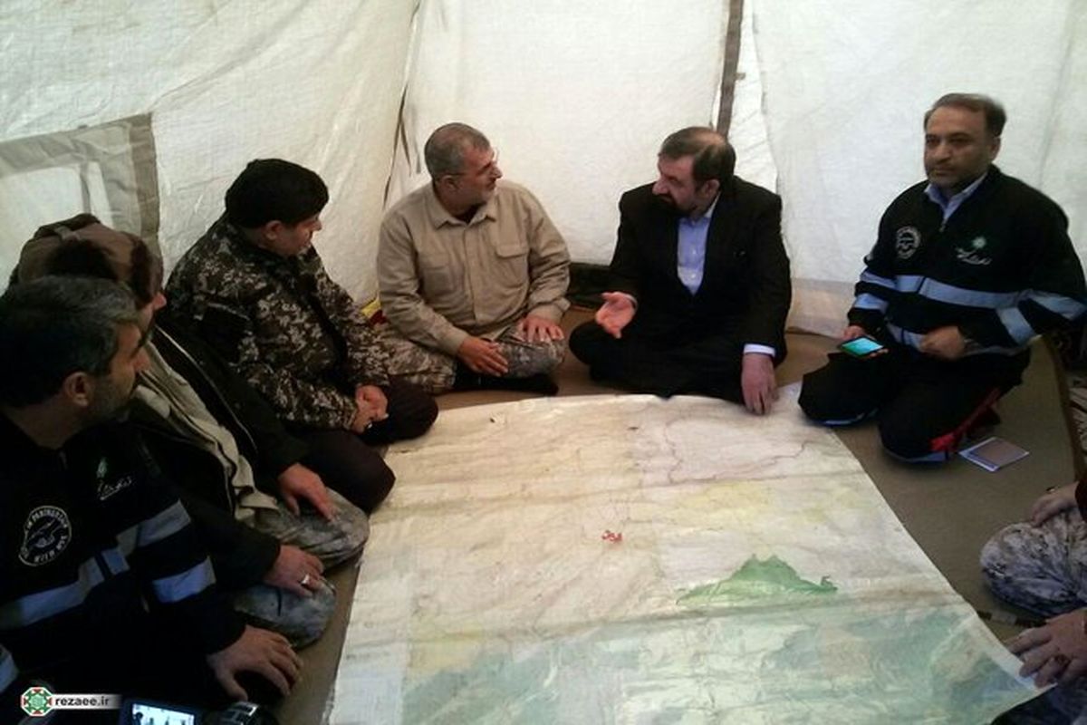 محسن رضایی از مناطق زلزله‌زده سرپل ذهاب بازدید کرد