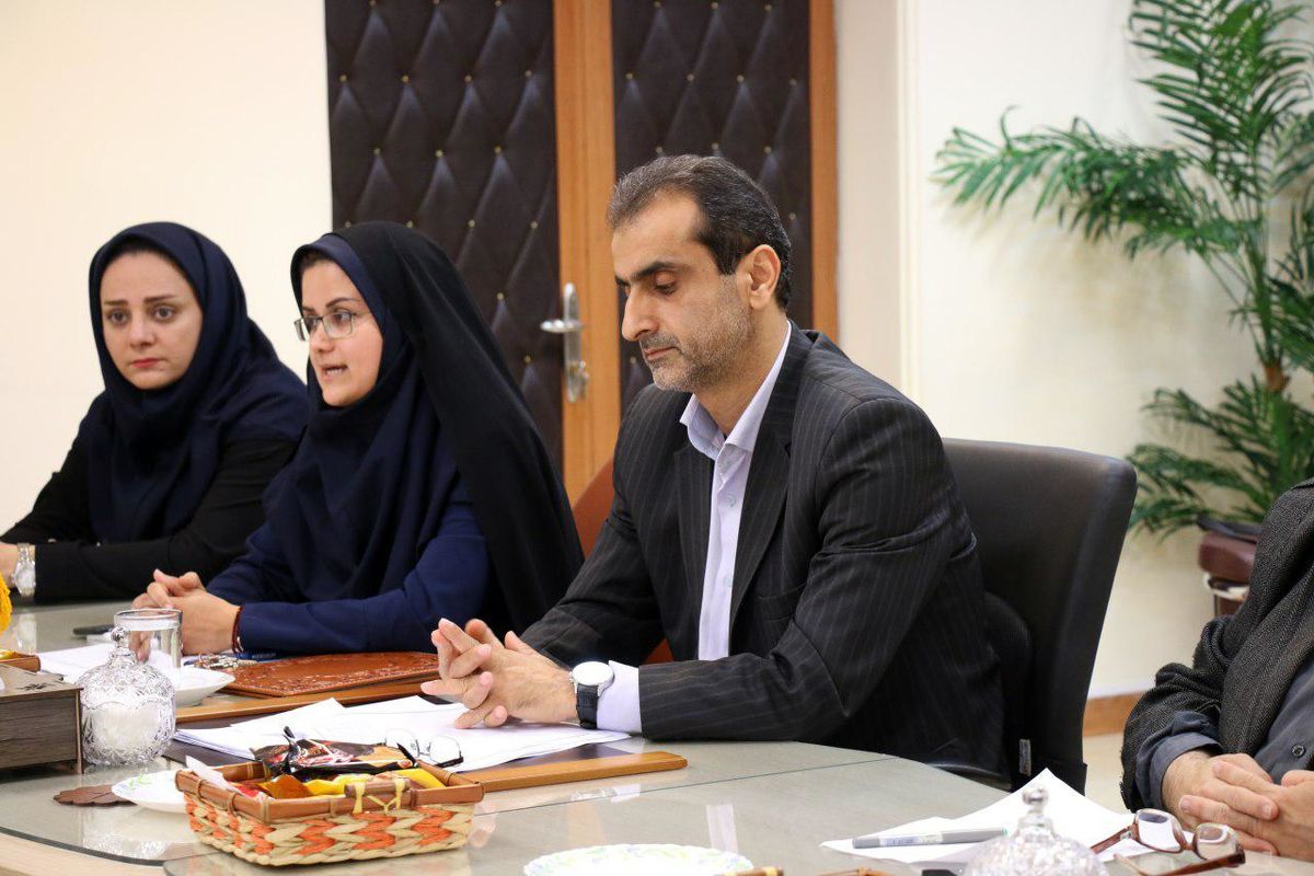 دیدار فرماندار لاهیجان با بانوان فعال عرصه ی سیاسی،فرهنگی،هنری و ورزشی