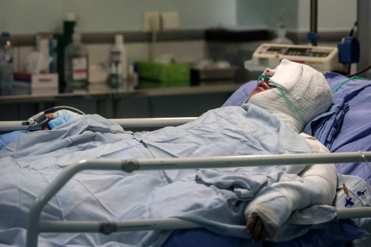 مجروحان انفجار مرگبار پالایشگاه نفت تهران در اتاق ایزوله بیمارستان چمران / اسامی مجروحان اعلام شد / تاکنون ۶ نفر در این حادثه جان باختند
