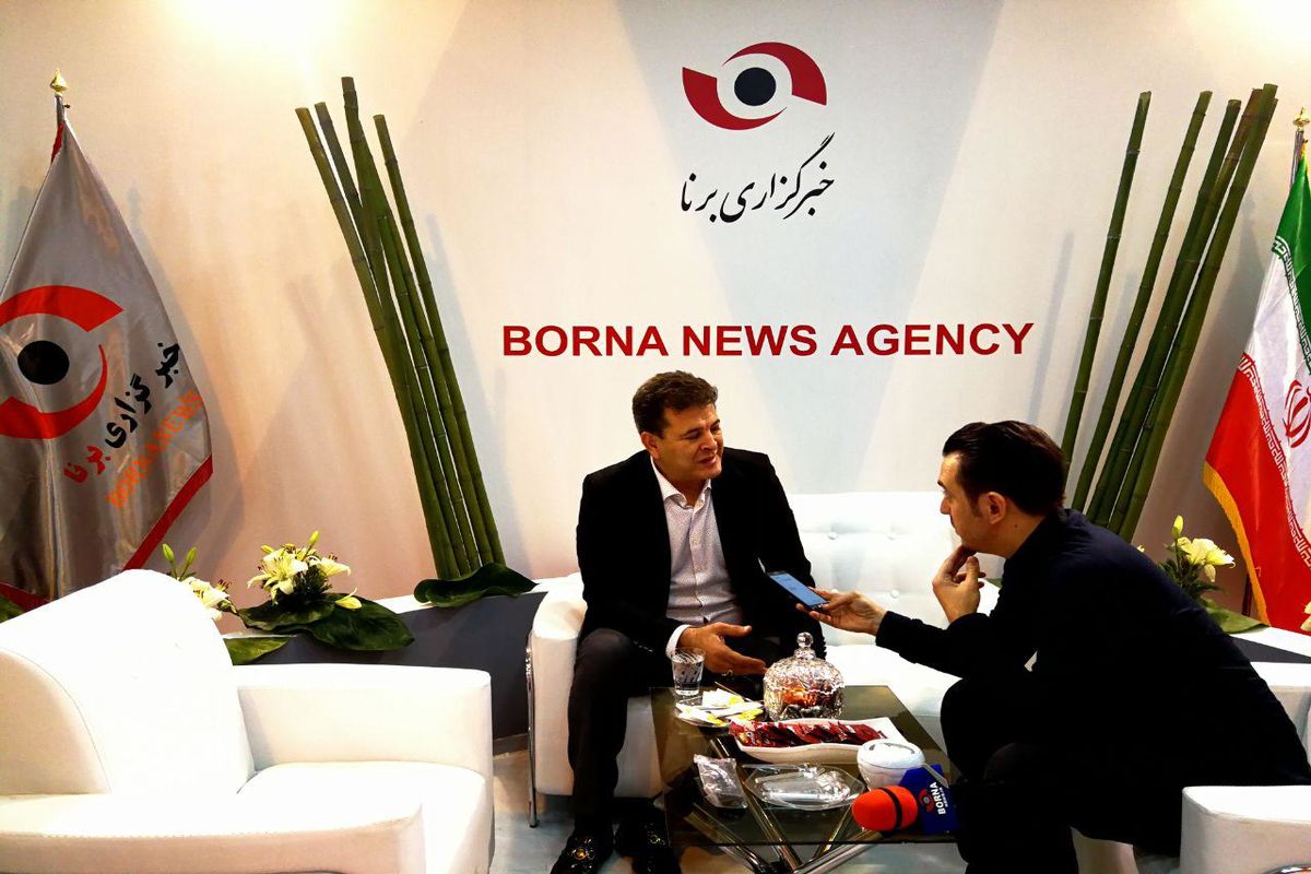 صادق درودگر در غرفه خبرگزاری برنا