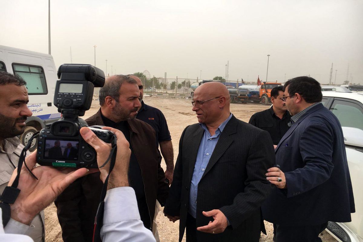 معاون سفیر ایران در عراق از وضعیت آبرسانی در مرز مهران بازدید کردند