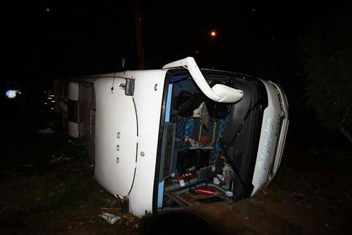 ۷ کشته و ۳۶ مجروح در حادثه واژگونی اتوبوس راهیان نور در جاده سوسنگرد