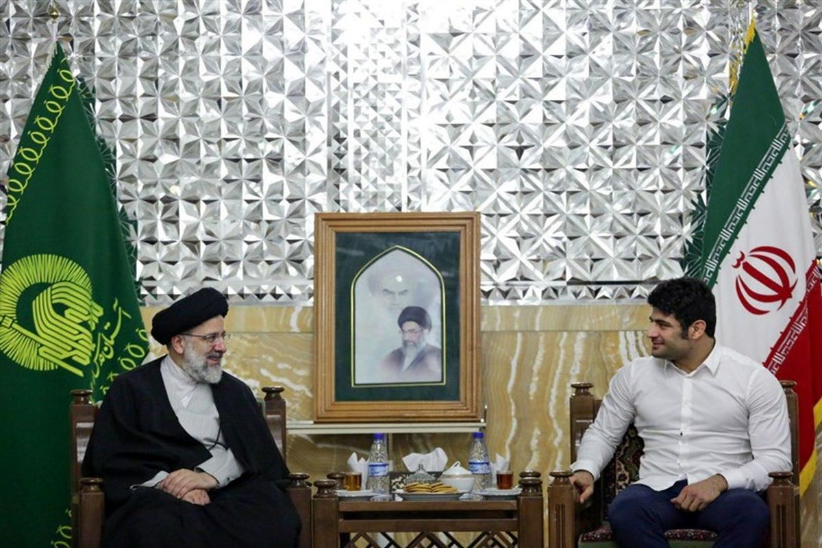 ‌علیرضا کریمی در تشک کشتی‌ جهاد ورزشی کرد