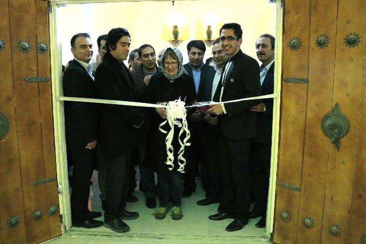افتتاح نمایشگاه  آثارنقاشی بانوی نقاش آلمانی در خرم آباد