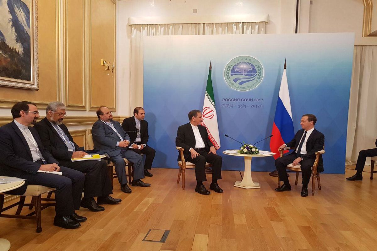 ایران از سرمایه‌گذاری شرکتهای بزرگ نفتی روسیه استقبال می‌کند/ نخست وزیر روسیه: مانعی برای عضویت ایران در سازمان همکاری شانگهای وجود ندارد