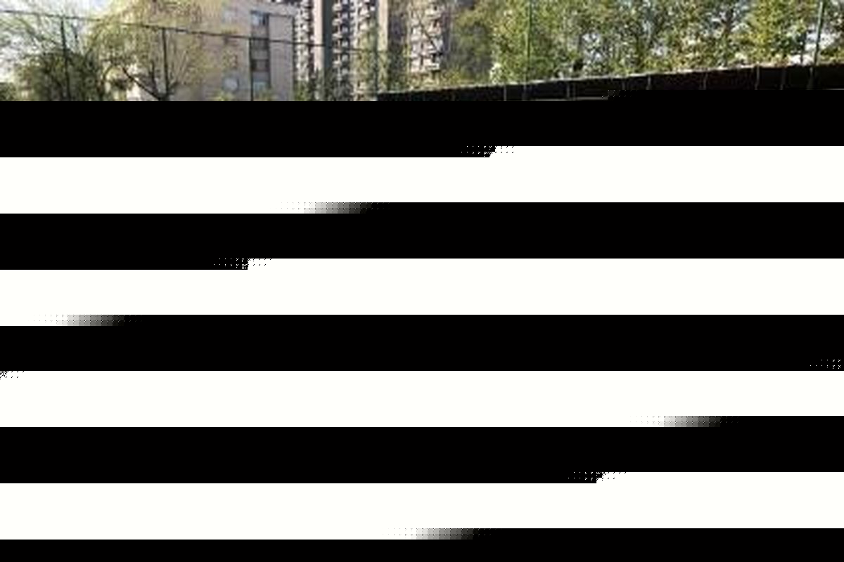 آغاز عملیات بازسازی و مرمت زمین چمن استادیوم شهید پیرحیاتی شهرستان ایوان