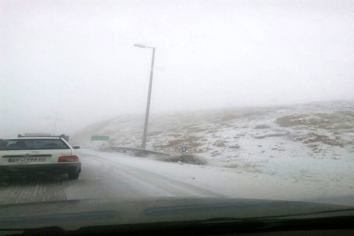 بارش برف تردد خودروها را در خراسان شمالی کند کرده است