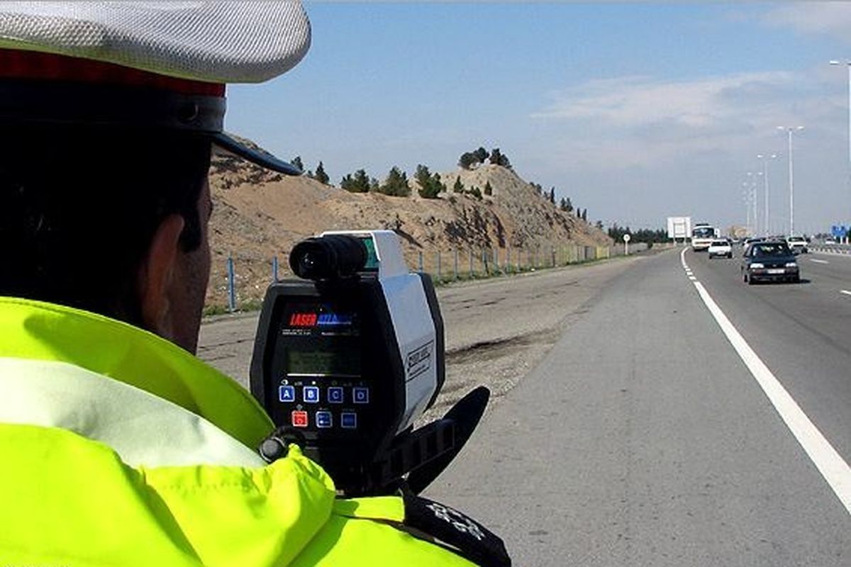 برخورد قاطع پلیس با خودرو‌هایی که سرعت غیرمجاز دارند/ خودروهای متخلف ۷۲ ساعت توقیف می شوند