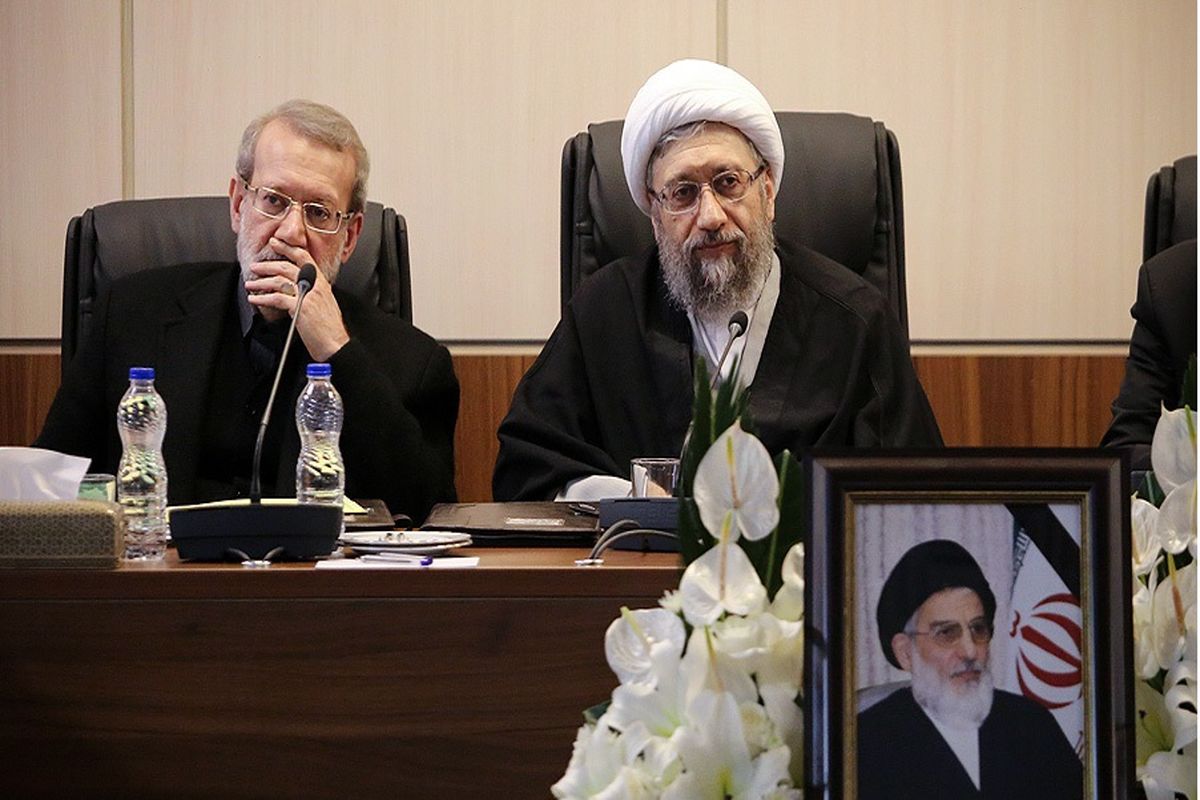 احمدی‌نژاد غایب، لاریجانی حاضر
