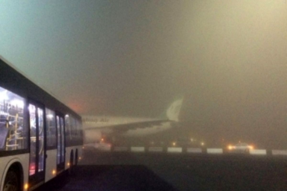 مه غلیظ؛ باعث تاخیر پروازهای فرودگاه بوشهر