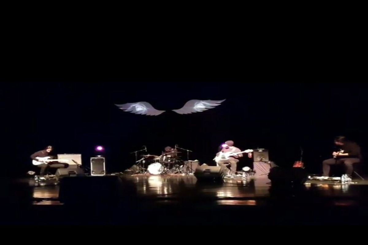 کنسرت گروه پُست راک کلاغ ها در باران