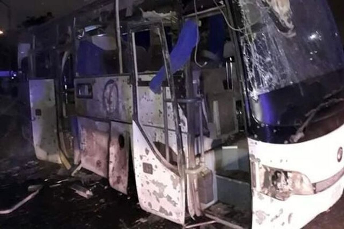 اتوبوس گردشگران هدف انفجار بمب قرار گرفت/ ۳ کشته ۱۱ زخمی