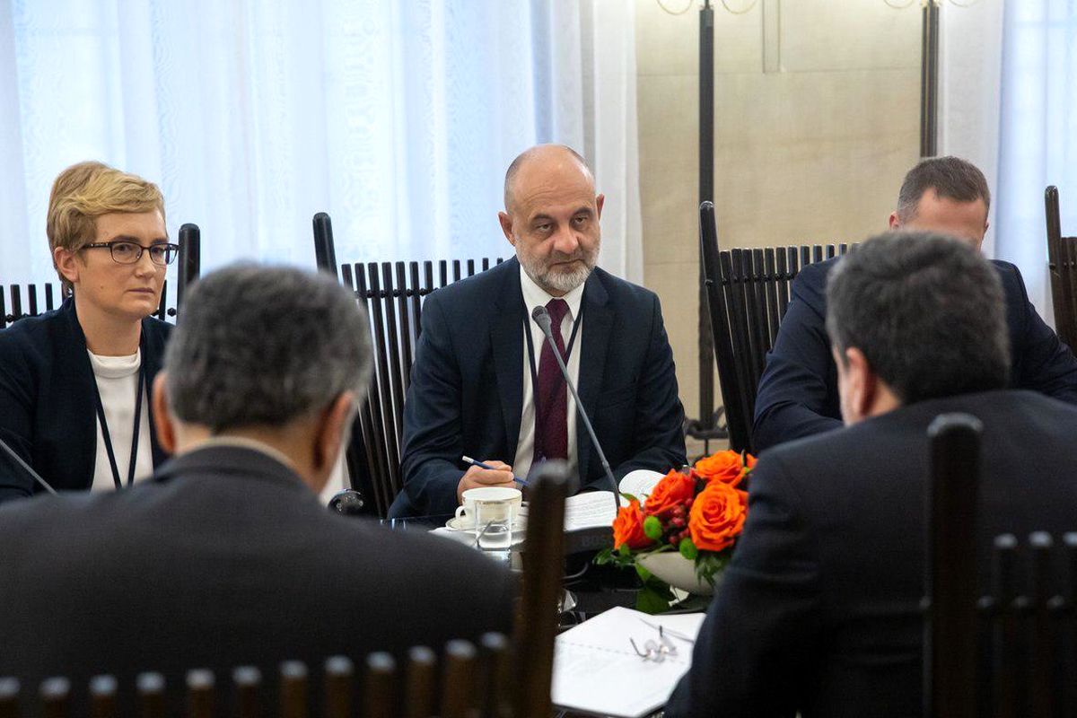 معاون وزیر خارجه لهستان وارد تهران شد/ «لانگ» با عراقچی دیدار کرد