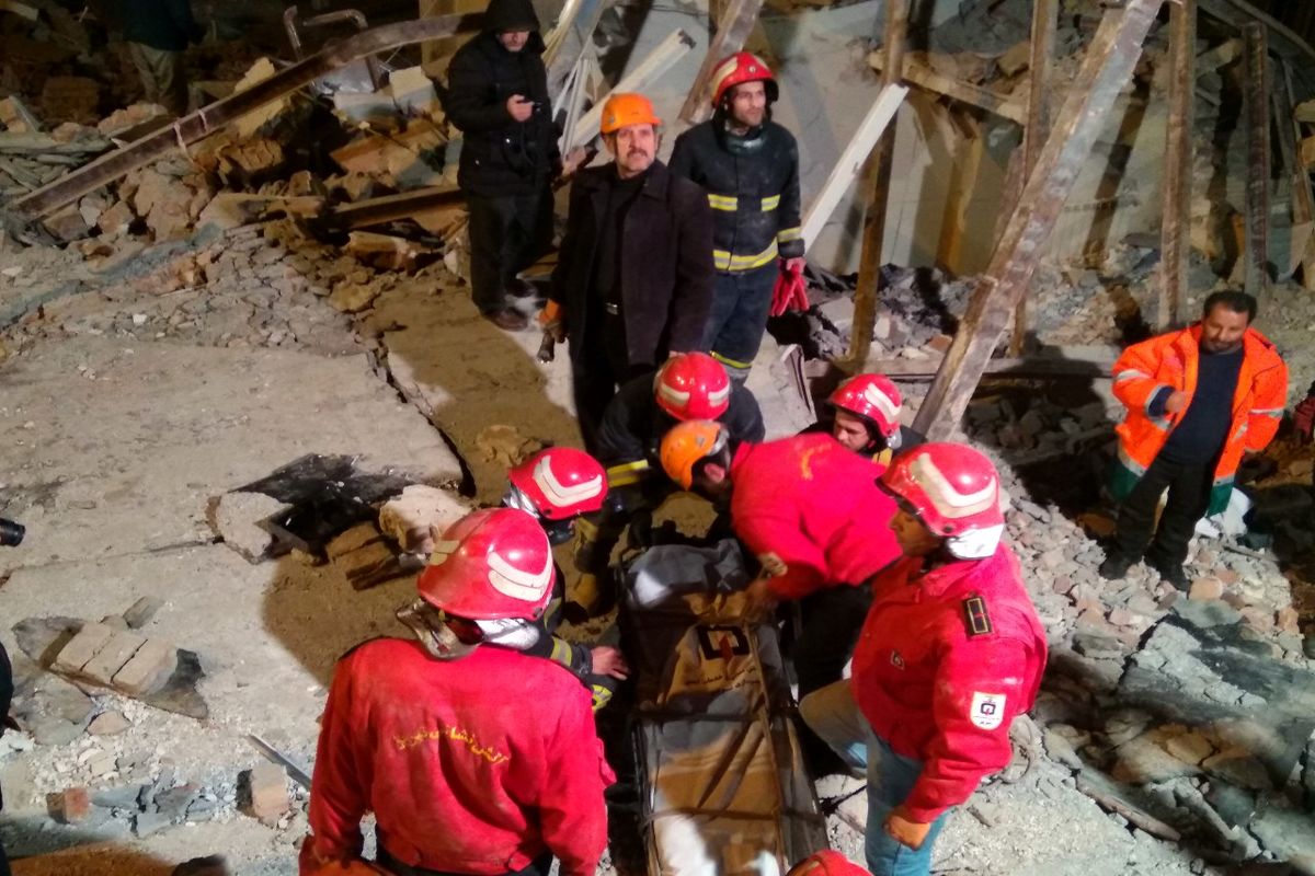 کشف پیکر فرد مدفون شده زیر آوار حادثه انفجار گاز در تبریز