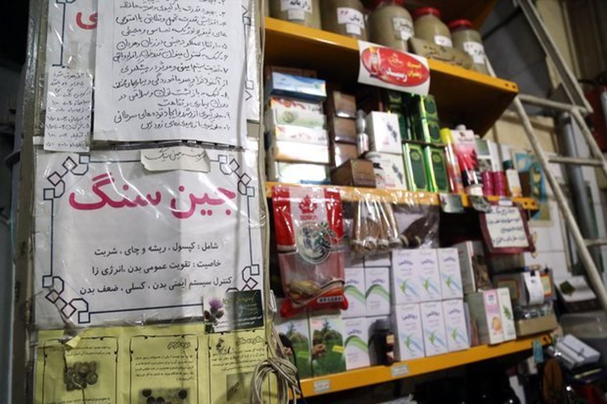 جمع آوری ۱۰۰۰ قلم داروی غیر مجاز از عطاری های سطح شهر اراک