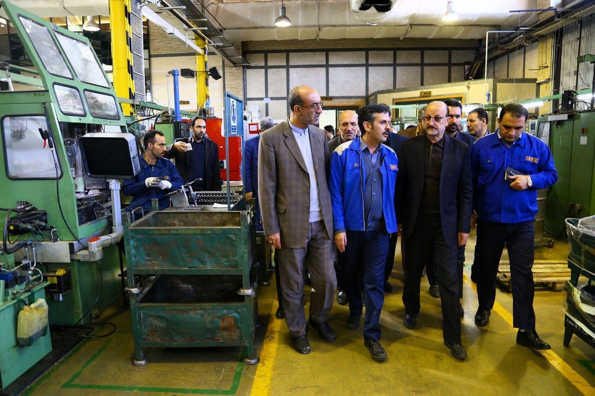 استاندار قزوین از ۲واحد تولیدی صنعتی در تاکستان بازدید کرد
