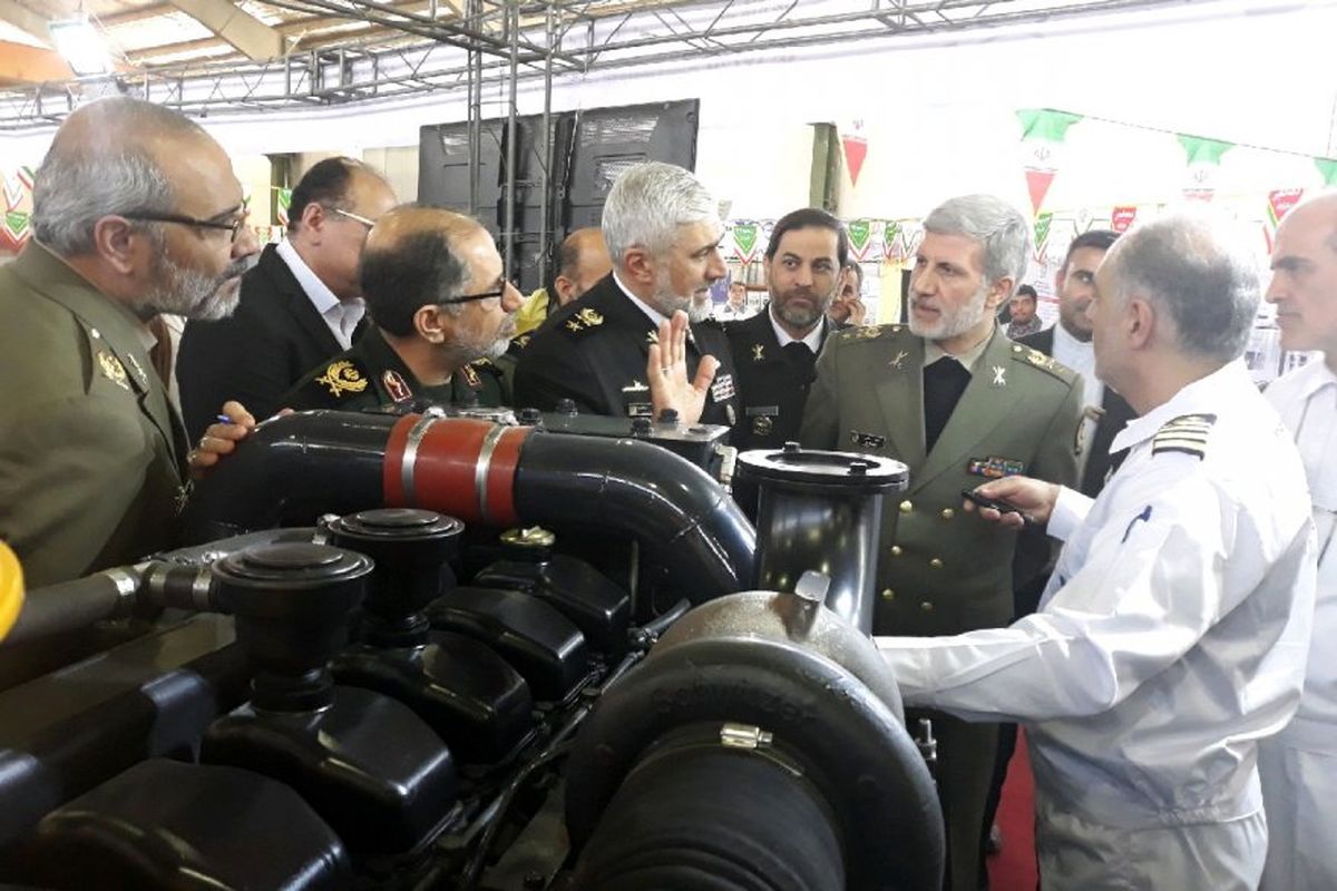 وزیر دفاع از نمایشگاه دستاوردهای صنایع دریایی یزد بازدید کرد