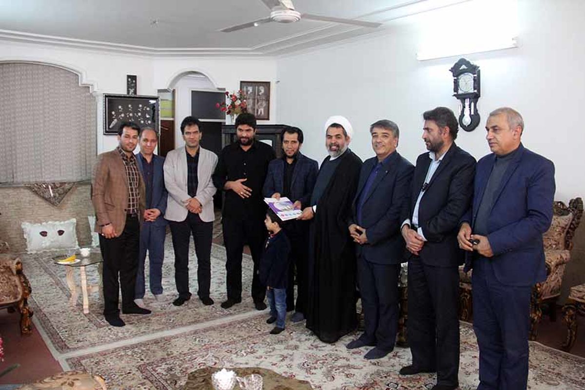 مدیرکل ورزش و جوانان استان یزد با خانواده شهداء دیدار کرد