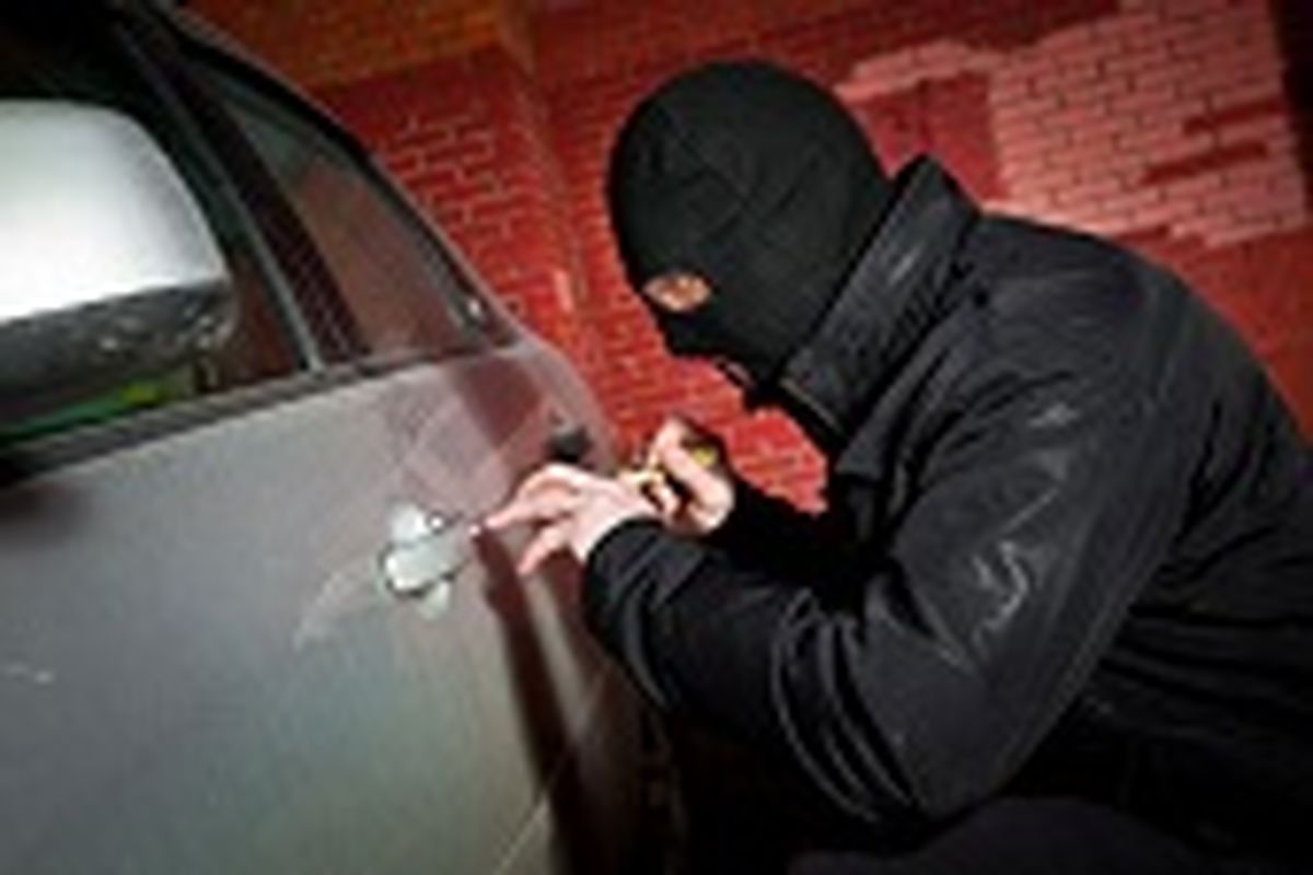 هشدارهای پلیس فارس در خصوص سرقت داخل خودرو