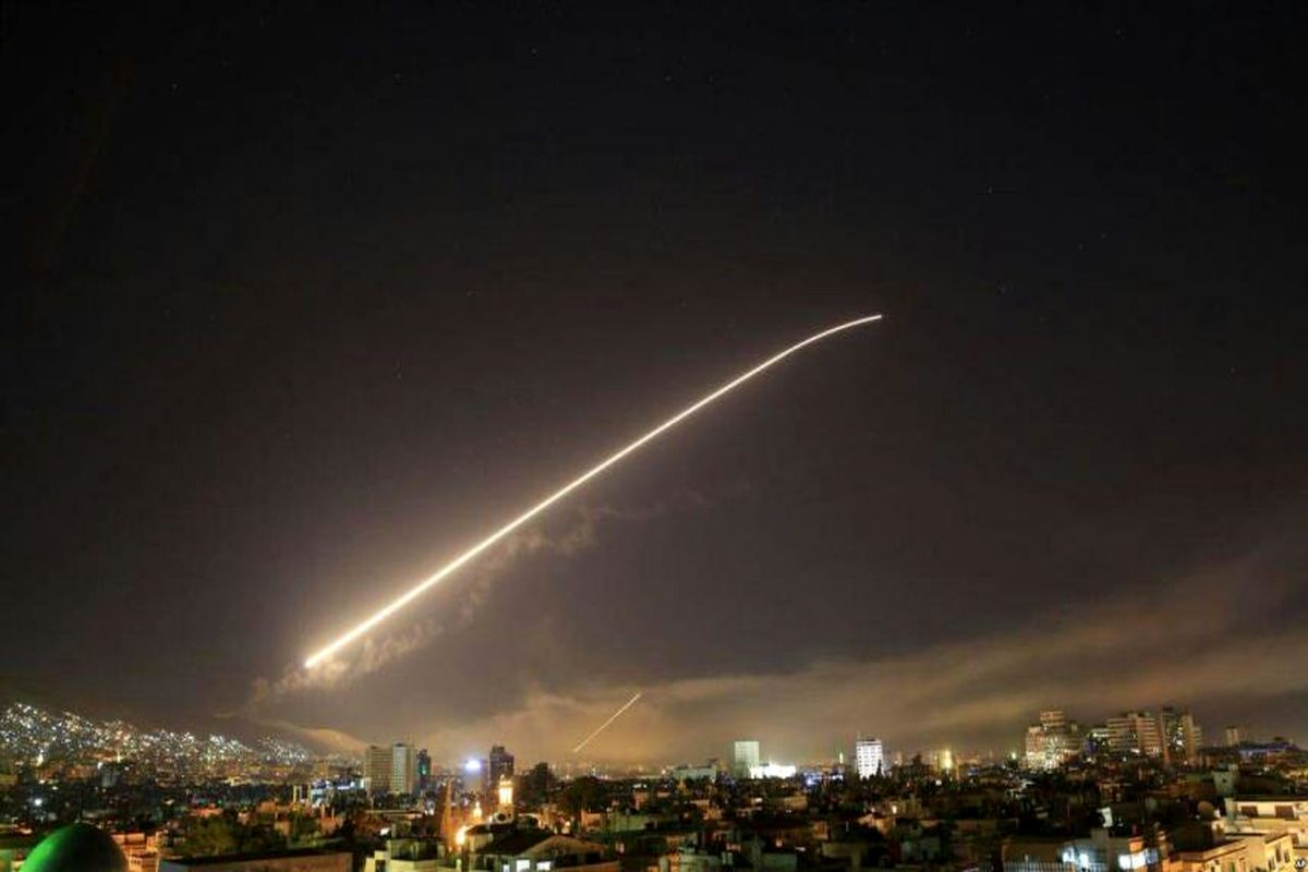 حمله سنگین سوریه به اسرائیل/ موشک های سوری به پایگاه های صهیونیستی اصابت کرد/ آتش سوزی بزرگ در جولان