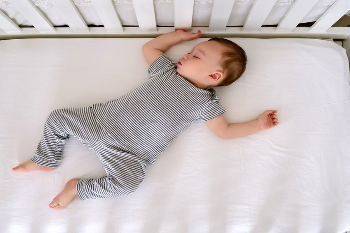کودک تا چه زمانی می تواند در اتاق والدین بخوابد؟