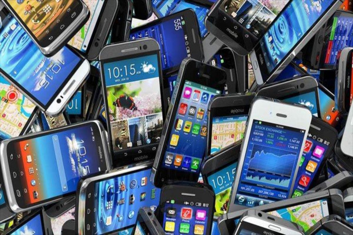 واردات گوشی تلفن همراه از خودرو پیشی گرفت/افزایش ۲۲۹ درصدی واردات گوشی تلفن همراه در فروردین ماه ۹۷