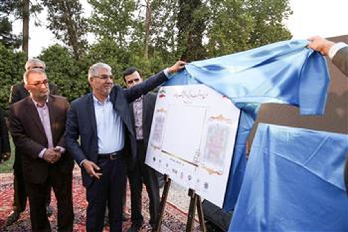 فرش قشقایی هنری است که از عمق جان بافندگان طراحی و با زیباترین رنگ آراسته به جامعه عرضه می شو