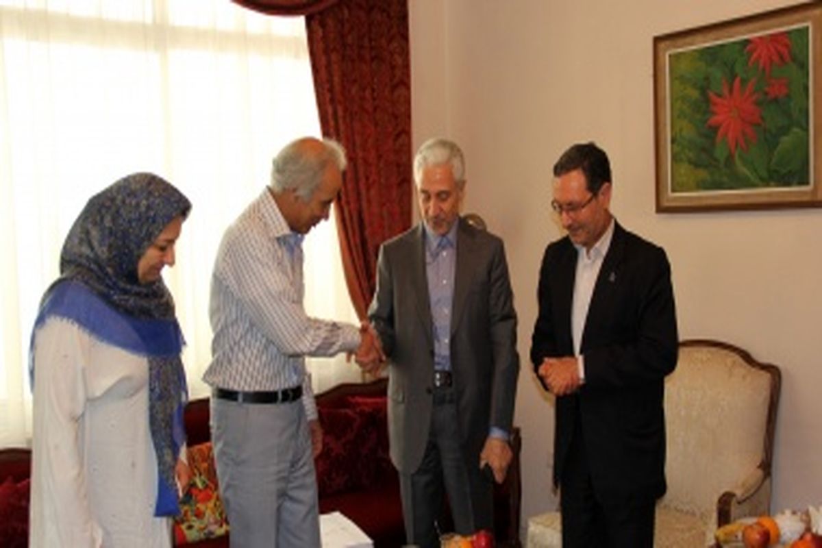 وزیر علوم با استادان برجسته دانشگاه فردوسی مشهد دیدار و گفت و گو کرد