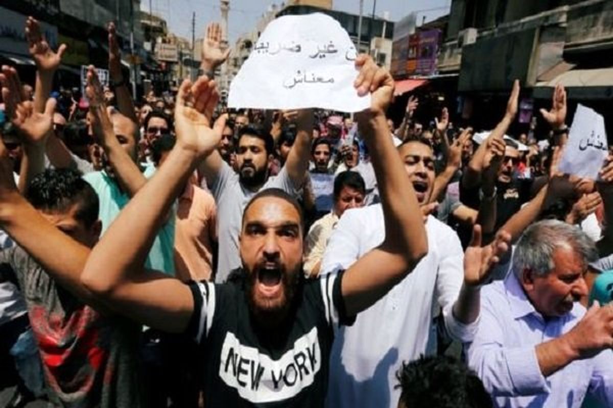 مسدود شدن بزرگراه بین المللی اردن- عراق، توسط معترضان اردنی